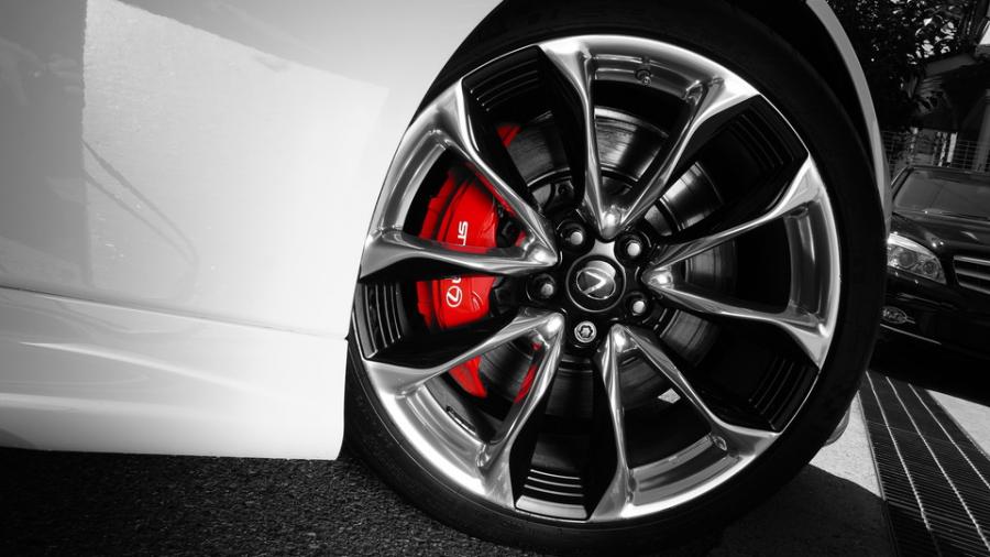 キャリパー塗装施工事例：レクサスLC　キャリパー塗装COLOR:#001 Italian losso solid　ローター塗装COLOR:#1213 Blast gun metallic matte IMG20_2359_YeDG9W_sub7.jpg