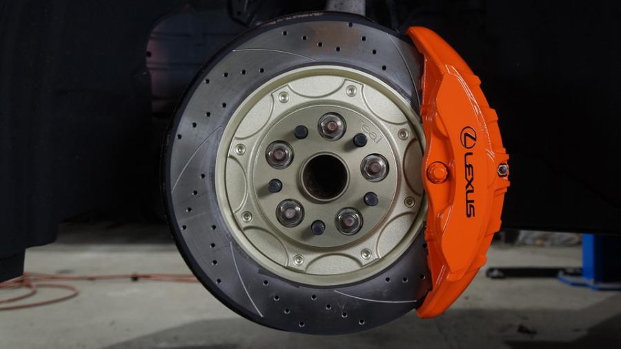 キャリパー塗装施工事例：レクサスLC　キャリパー塗装COLOR:#1110 Valencia premium orange　ローター塗装COLOR:#008 Flash champagne gold　ローター加工Type:C6S8D IMG20_2377_E1kcyy_sub1.jpg