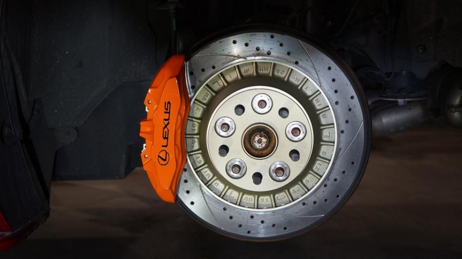 キャリパー塗装施工事例：レクサスLC　キャリパー塗装COLOR:#1110 Valencia premium orange　ローター塗装COLOR:#008 Flash champagne gold　ローター加工Type:C6S8D IMG20_2377_E1kcyy_sub2.jpg