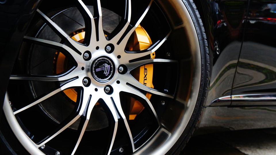 キャリパー塗装施工事例：レクサスLS純正キャリパー塗装＆ローター塗装　カラー：#003 tokyo midnight gold IMG20_682_ChqNMH_sub2.jpg