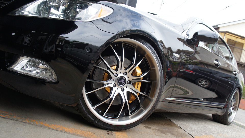 キャリパー塗装施工事例：レクサスLS純正キャリパー塗装＆ローター塗装　カラー：#003 tokyo midnight gold IMG20_682_ChqNMH_sub3.jpg