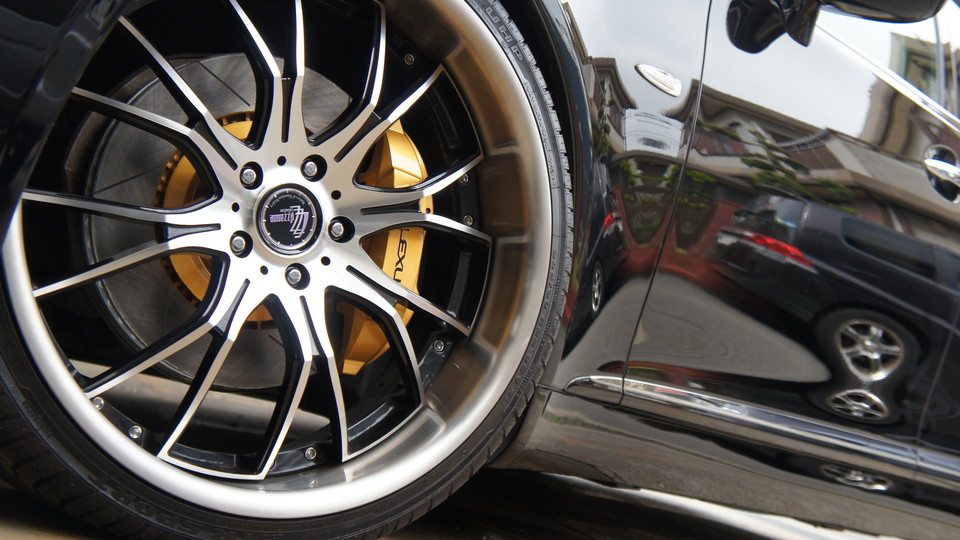 キャリパー塗装施工事例：レクサスLS純正キャリパー塗装＆ローター塗装　カラー：#003 tokyo midnight gold IMG20_682_ChqNMH_sub4.jpg