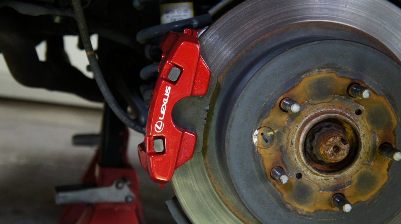 キャリパー塗装施工事例：LEXUS IS350キャリパー塗装＆LOGO★COLOR：#011 royal flash candy red IMG20_851_dbdlNX_sub1.jpg