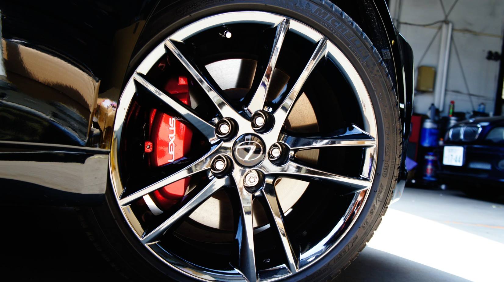 キャリパー塗装施工事例：LEXUS IS350キャリパー塗装＆LOGO★COLOR：#011 royal flash candy red IMG20_851_dbdlNX_sub2.jpg