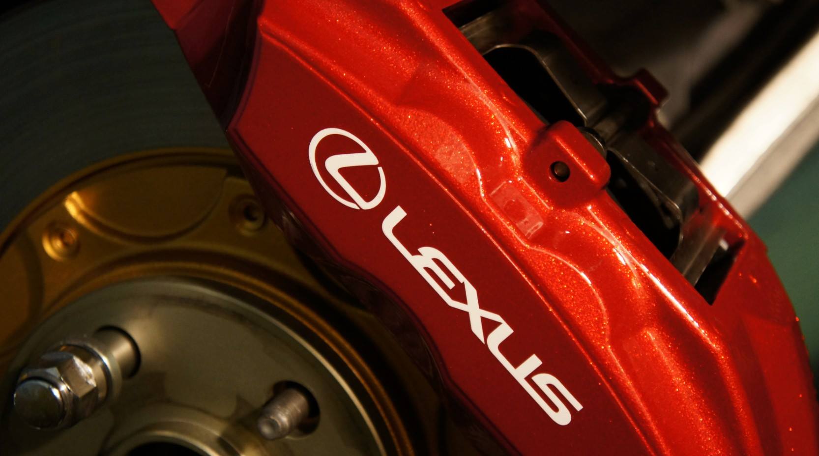 キャリパー塗装施工事例：LEXUS GS350キャリパー塗装＆LOGO＆ローター塗装★ キャリパーCOLOR：#011 royal flash candy red ローターCOLOR:#003 tokyo midnight gold IMG20_862_3mfPAg_sub2.jpg