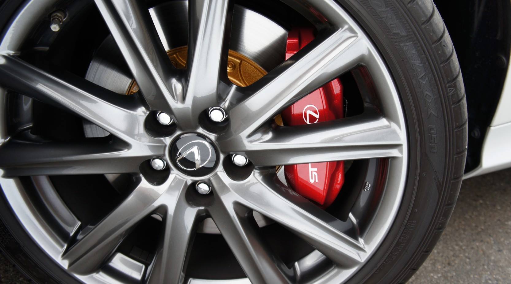 キャリパー塗装施工事例：LEXUS GS350キャリパー塗装＆LOGO＆ローター塗装★ キャリパーCOLOR：#011 royal flash candy red ローターCOLOR:#003 tokyo midnight gold IMG20_862_3mfPAg_sub6.jpg