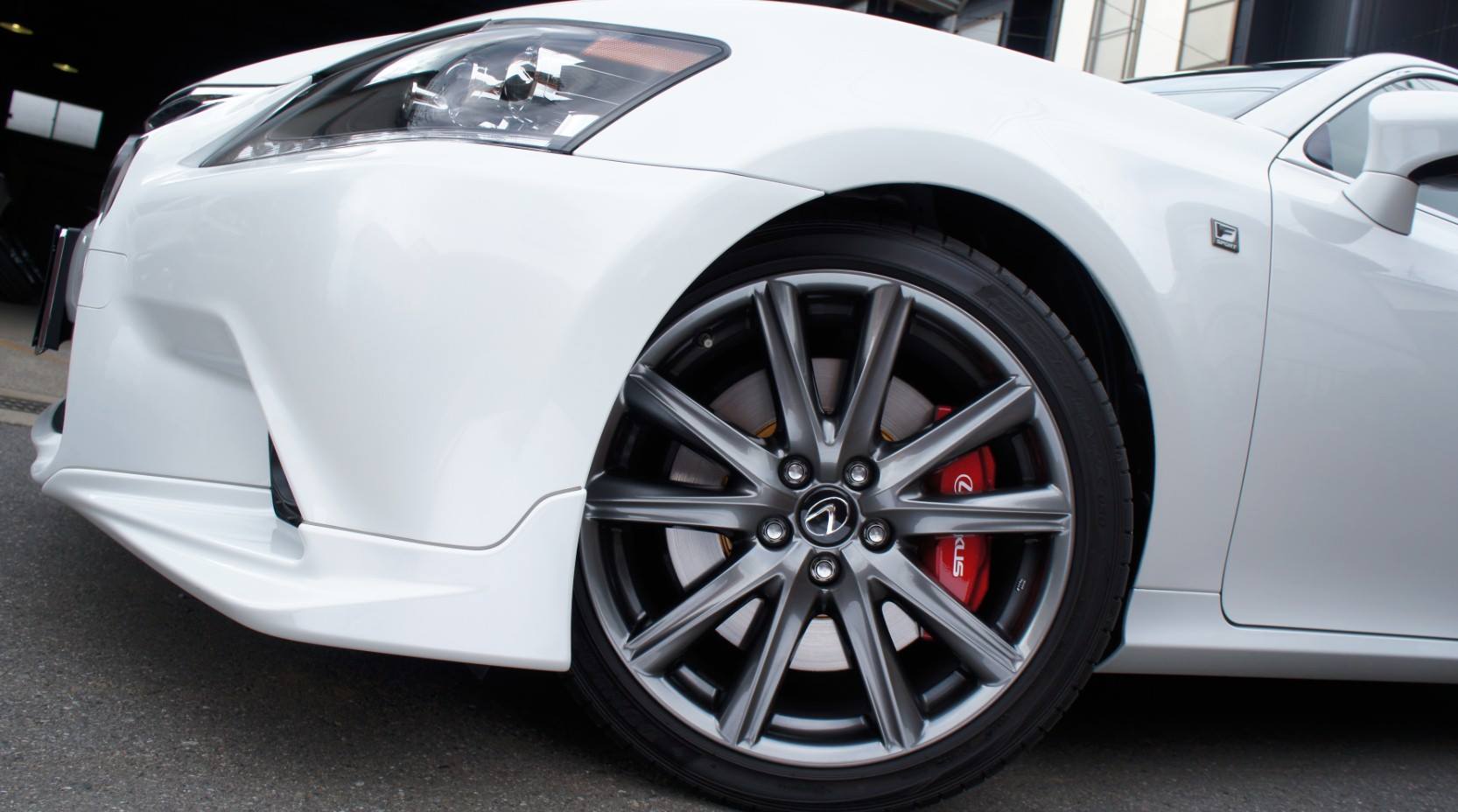 キャリパー塗装施工事例：LEXUS GS350キャリパー塗装＆LOGO＆ローター塗装★ キャリパーCOLOR：#011 royal flash candy red ローターCOLOR:#003 tokyo midnight gold IMG20_862_3mfPAg_sub7.jpg