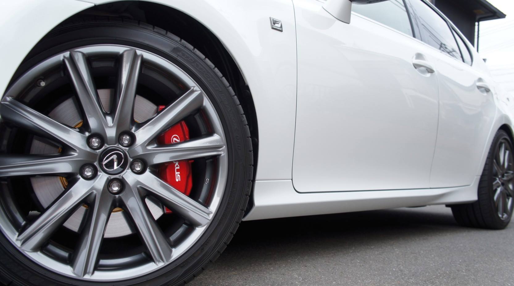 キャリパー塗装施工事例：LEXUS GS350キャリパー塗装＆LOGO＆ローター塗装★ キャリパーCOLOR：#011 royal flash candy red ローターCOLOR:#003 tokyo midnight gold IMG20_862_3mfPAg_sub8.jpg