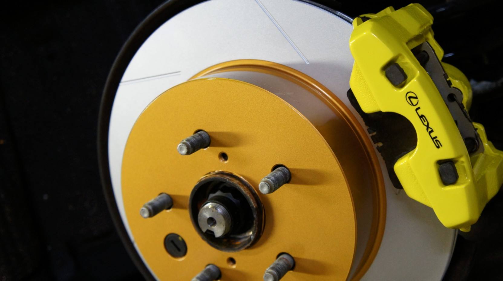 キャリパー塗装施工事例：LEXUS GS350キャリパー塗装COLOR：#002 giallo modena ローター塗装COLOR：#003 tokyo midnight gold IMG20_872_BJgCSH_sub2.jpg