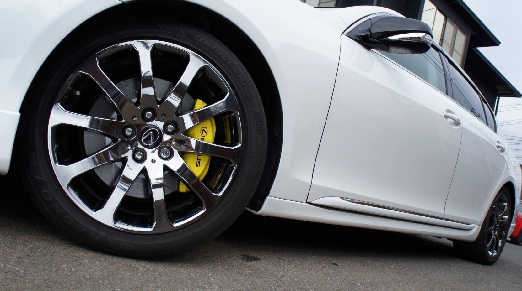 キャリパー塗装施工事例：LEXUS GS350キャリパー塗装COLOR：#002 giallo modena ローター塗装COLOR：#003 tokyo midnight gold IMG20_872_BJgCSH_sub3.jpg