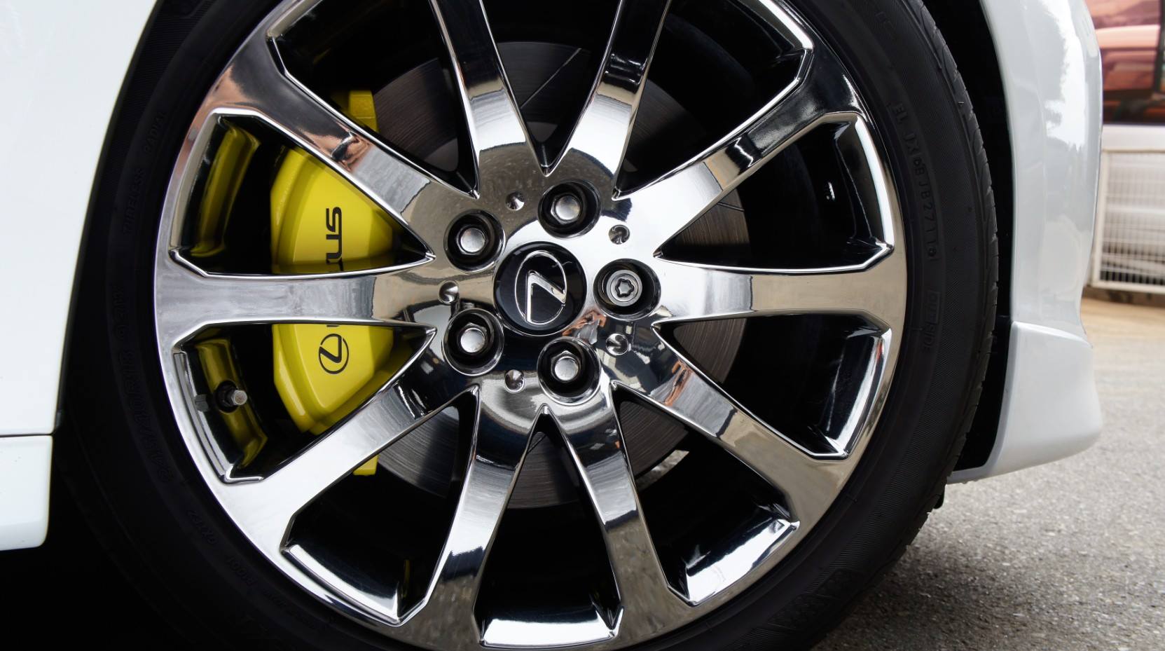 キャリパー塗装施工事例：LEXUS GS350キャリパー塗装COLOR：#002 giallo modena ローター塗装COLOR：#003 tokyo midnight gold IMG20_872_BJgCSH_sub6.jpg