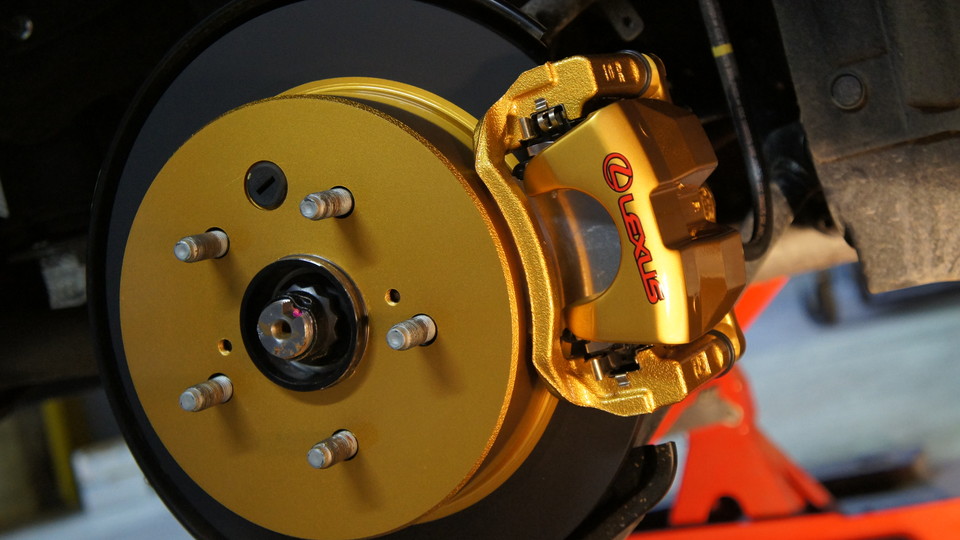 キャリパー塗装施工事例：レクサスIS300ｈ純正キャリパー塗装・ローター塗装 COLOR:#003 tokyo midnight gold IMG20_920_HQ26Qw_sub1.jpg
