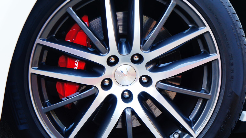 キャリパー塗装施工事例：マセラティギブリ純正キャリパー塗装　COLOR：#001 Italian losso solid IMG23_1139_W6KGo2_sub3.jpg