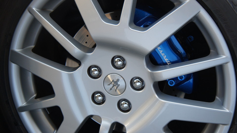 キャリパー塗装施工事例：マセラティGR純正キャリパー塗装　COLOR：＃1115deep marine blue IMG23_1252_lag86z_sub3.jpg