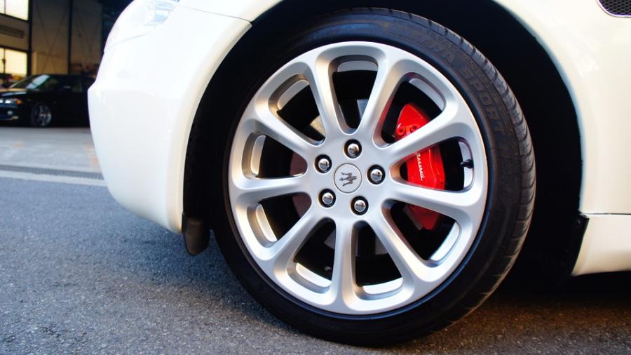 キャリパー塗装施工事例：マセラティクワトロポルテ　キャリパー塗装　COLOR:#001 Italian losso solid IMG23_1518_MeKFGu_sub3.jpg