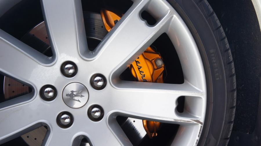 キャリパー塗装施工事例：マセラティクワトロポルテ エグゼクティブGT　キャリパー塗装　COLOR：#030 Royal art pearl orange gold IMG23_1519_ErNsyW_sub3.jpg