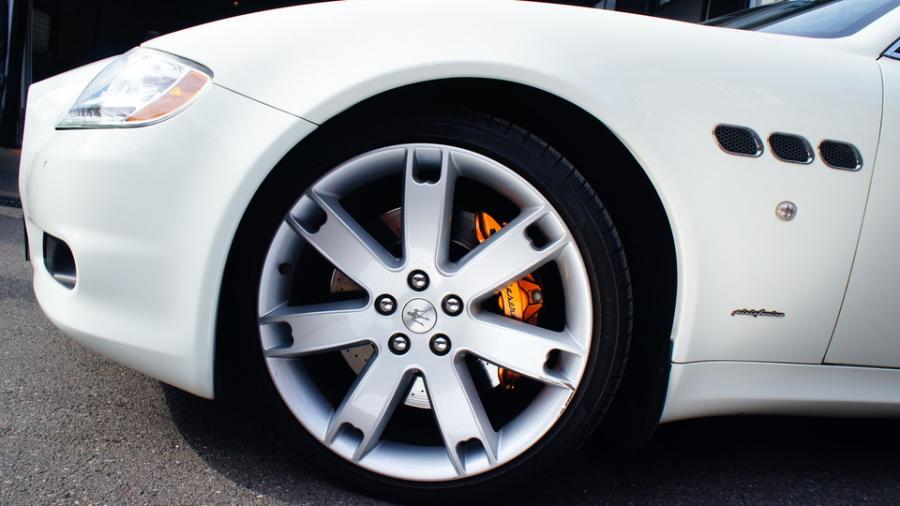 キャリパー塗装施工事例：マセラティクワトロポルテ エグゼクティブGT　キャリパー塗装　COLOR：#030 Royal art pearl orange gold IMG23_1519_ErNsyW_sub4.jpg