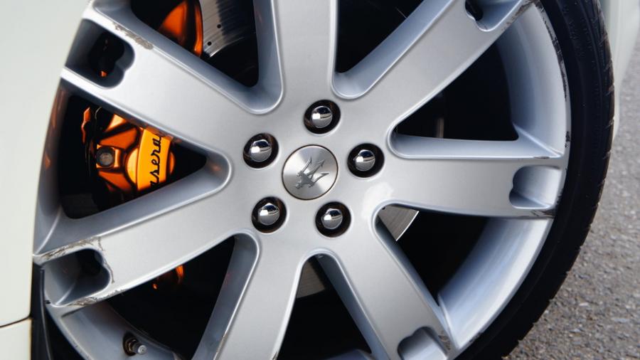 キャリパー塗装施工事例：マセラティクワトロポルテ エグゼクティブGT　キャリパー塗装　COLOR：#030 Royal art pearl orange gold IMG23_1519_ErNsyW_sub7.jpg