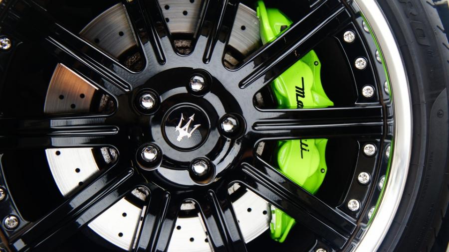 キャリパー塗装施工事例：マセラティ・ギブリ　キャリパー塗装　COLOR:#1103 Dazzling clearly green IMG23_1639_bk2iKK_sub4.jpg