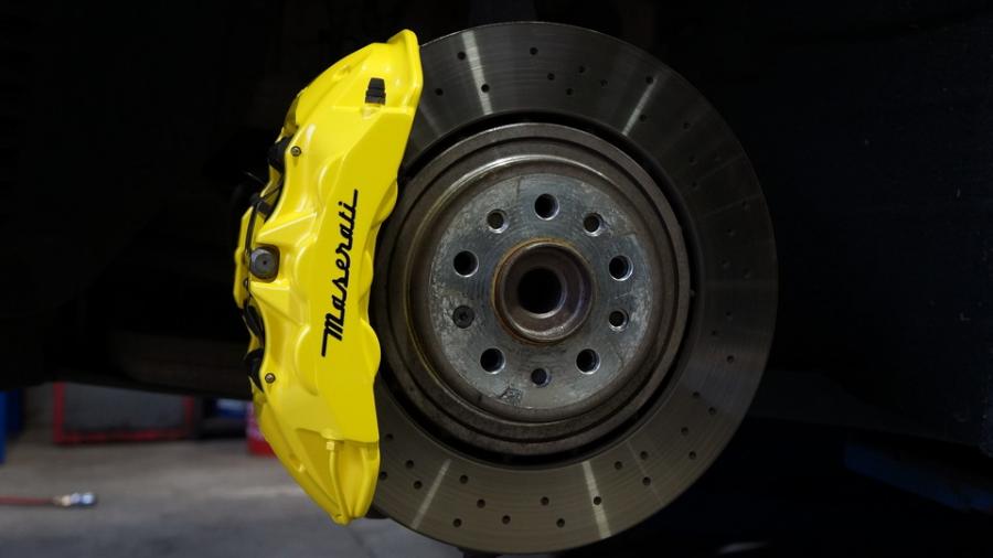 キャリパー塗装施工事例：マセラティギブリ　キャリパー塗装COLOR:#020 hawaiian passion yellow IMG23_2210_6hk23r_sub1.jpg