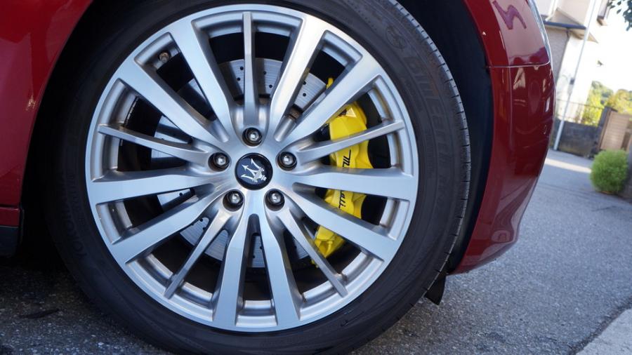 キャリパー塗装施工事例：マセラティギブリ　キャリパー塗装COLOR:#020 hawaiian passion yellow IMG23_2210_6hk23r_sub5.jpg