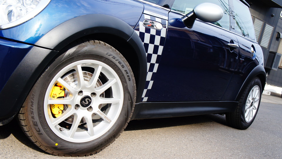 MINI純正キャリパー塗装　COLOR:#002 giallo modena