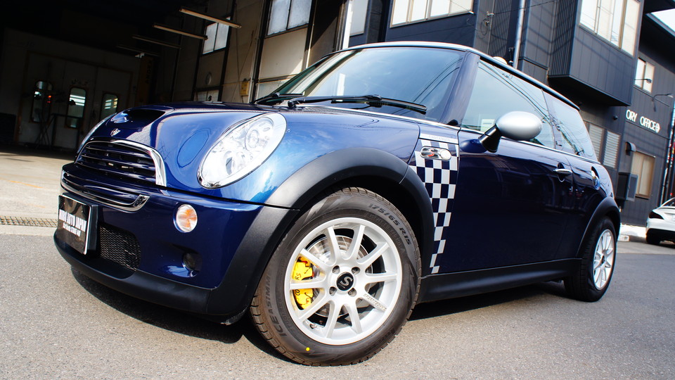 キャリパー塗装施工事例：MINI純正キャリパー塗装　COLOR:#002 giallo modena IMG24_1241_8niccw_sub4.jpg