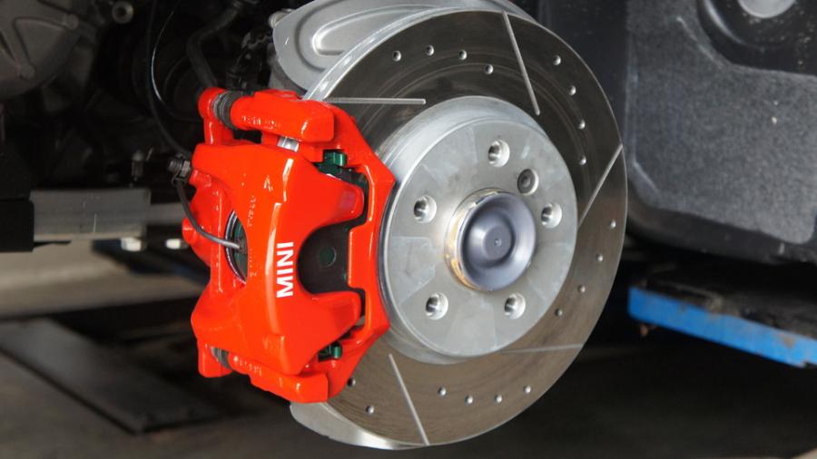 キャリパー塗装施工事例：BMW MINIクーパーS　キャリパー塗装＆ローター加工　COLOR：#001 Italian losso solid　加工Type:DS4 IMG24_1436_QWAfze_sub1.jpg