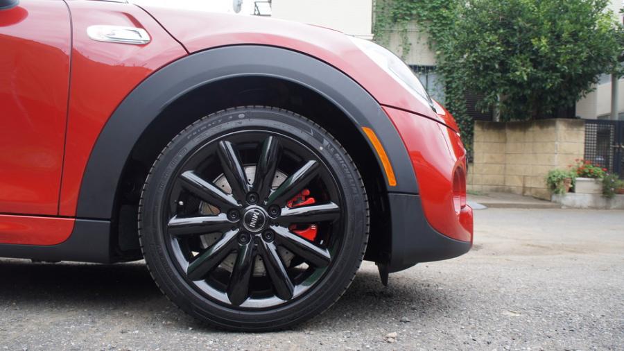 キャリパー塗装施工事例：BMW MINIクーパーS　キャリパー塗装＆ローター加工　COLOR：#001 Italian losso solid　加工Type:DS4 IMG24_1436_QWAfze_sub3.jpg