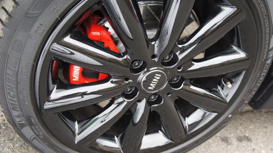 キャリパー塗装施工事例：BMW MINIクーパーS　キャリパー塗装＆ローター加工　COLOR：#001 Italian losso solid　加工Type:DS4 IMG24_1436_QWAfze_sub4.jpg