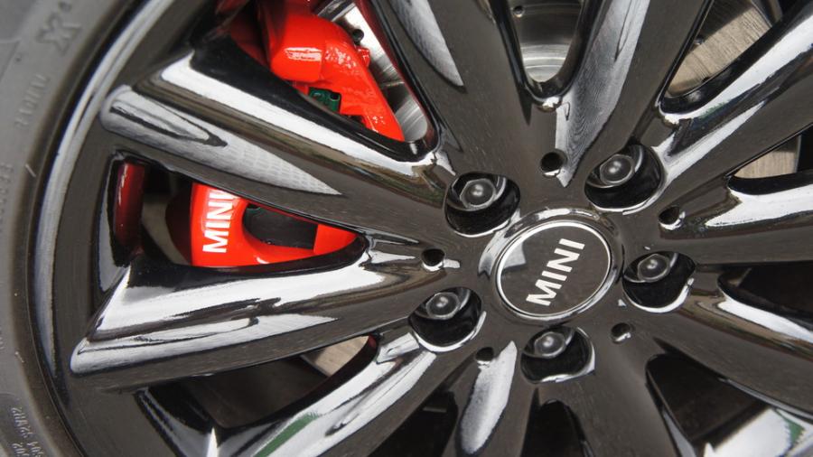 キャリパー塗装施工事例：BMW MINIクーパーS　キャリパー塗装＆ローター加工　COLOR：#001 Italian losso solid　加工Type:DS4 IMG24_1436_QWAfze_sub5.jpg