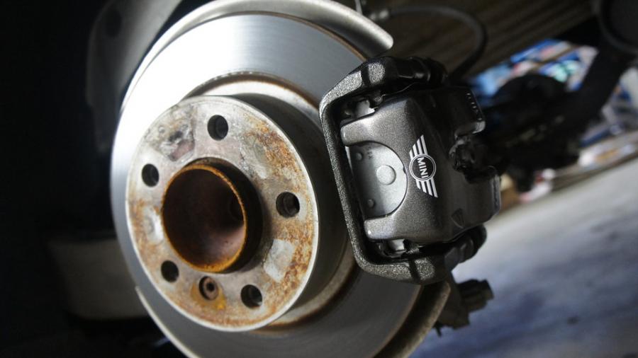 キャリパー塗装施工事例：MINI PACEMAN　キャリパー塗装COLOR:#004 Blast light gray metalic IMG24_2029_ZKNm54_sub2.jpg