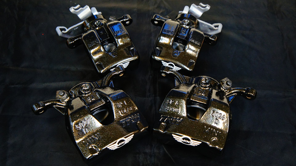 キャリパー塗装施工事例：MINI純正キャリパー塗装　カラー：#009 hyper metallic black IMG24_764_ceNc1v_sub1.jpg