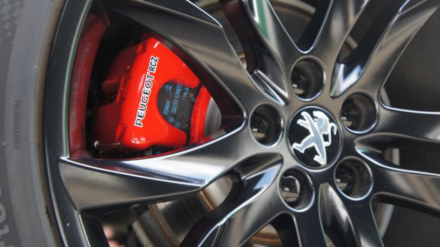 キャリパー塗装施工事例：プジョーRCZ　キャリパー塗装　COLOR:#001 Italian losso solid IMG27_1481_fVBA9z_sub5.jpg