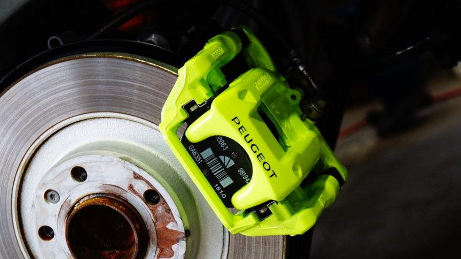 キャリパー塗装施工事例：プジョー308　キャリパー塗装COLOR:#1116 Acid green IMG27_2269_11c9wV_sub2.jpg