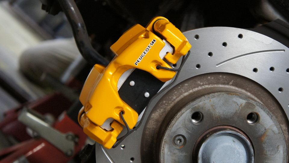 キャリパー塗装施工事例：プジョー508純正キャリパー塗装　カラー：#021 california sunshinne yellow、ローター加工Type：C6S8D IMG27_738_cEfZv9_sub1.jpg