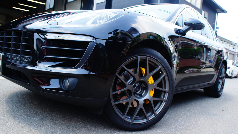 キャリパー塗装施工事例：ポルシェマカン純正キャリパー塗装　COLOR:#002 giallo modena＆ローター加工Type:12SD IMG28_1080_SkV4HL_sub3.jpg