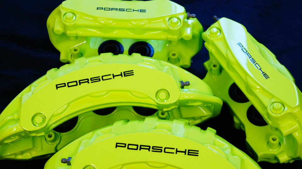 ポルシェカイエン純正キャリパー塗装　COLOR：アシッドグリーン