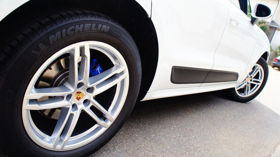 キャリパー塗装施工事例：ポルシェマカン純正キャリパー塗装　COLOR：＃1115deep marine blue IMG28_1140_CnkHYZ_sub11.jpg