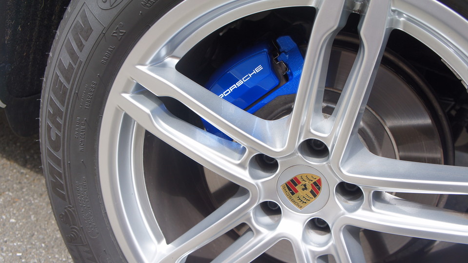 キャリパー塗装施工事例：ポルシェマカン純正キャリパー塗装　COLOR：＃1115deep marine blue IMG28_1140_CnkHYZ_sub7.jpg