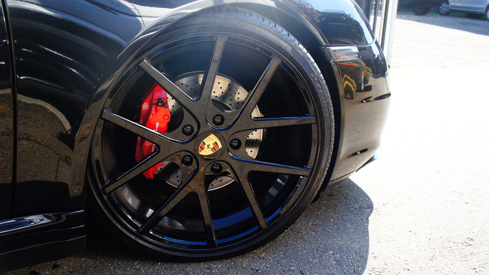 キャリパー塗装施工事例：ポルシェ911純正キャリパー塗装　ＣＯＬＯＲ：#001 Italian losso solid IMG28_1185_YaI932_sub4.jpg