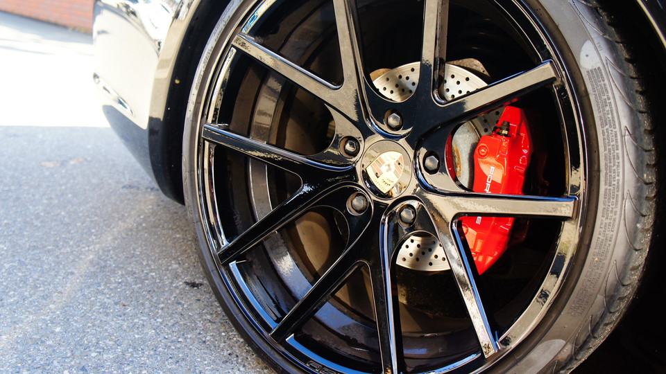 キャリパー塗装施工事例：ポルシェ911純正キャリパー塗装　ＣＯＬＯＲ：#001 Italian losso solid IMG28_1185_YaI932_sub5.jpg