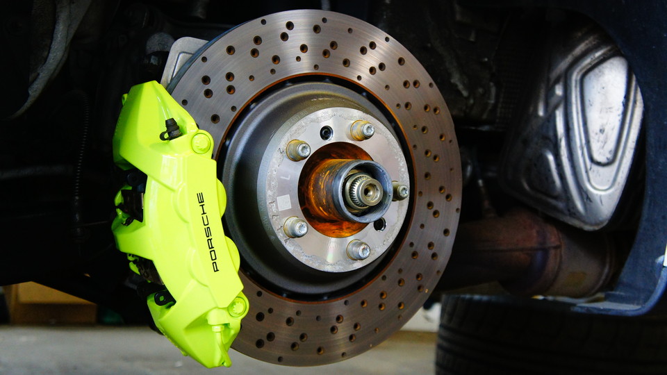 キャリパー塗装施工事例：ポルシェ911ＧＴ3純正キャリパー塗装　ＣＯＬＯＲ：アシッドグリーン IMG28_1190_fYiqdN_sub1.jpg