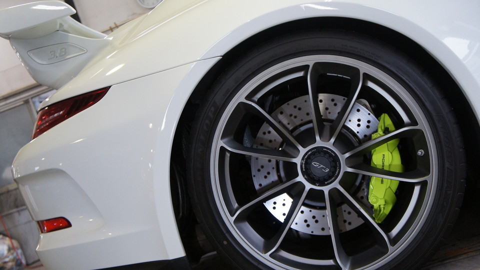 キャリパー塗装施工事例：ポルシェ911ＧＴ3純正キャリパー塗装　ＣＯＬＯＲ：アシッドグリーン IMG28_1190_fYiqdN_sub5.jpg