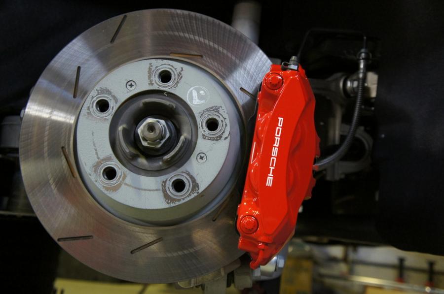 キャリパー塗装施工事例：ポルシェパナメーラ純正キャリパー塗装　COLOR:#001 Italian losso solid IMG28_1338_kE14rF_sub3.jpg