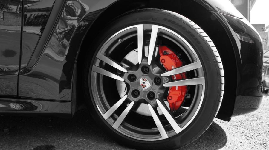 キャリパー塗装施工事例：ポルシェパナメーラ純正キャリパー塗装　COLOR:#001 Italian losso solid IMG28_1338_kE14rF_sub8.jpg