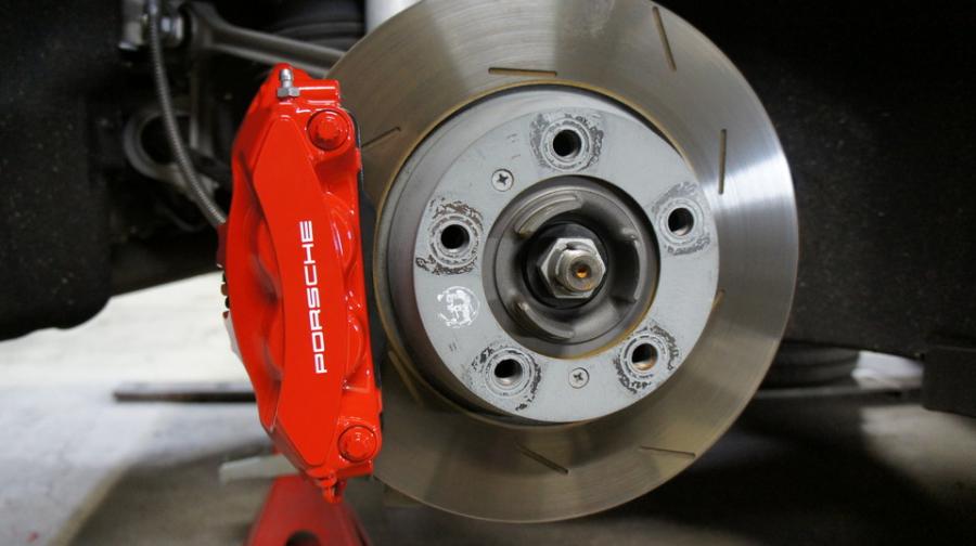 キャリパー塗装施工事例：ポルシェパナメーラ・キャリパー塗装　COLOR:#001 Italian losso solid IMG28_1358_eF6GaH_sub2.jpg