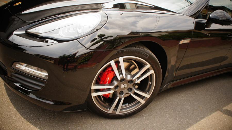 キャリパー塗装施工事例：ポルシェパナメーラ・キャリパー塗装　COLOR:#001 Italian losso solid IMG28_1358_eF6GaH_sub5.jpg