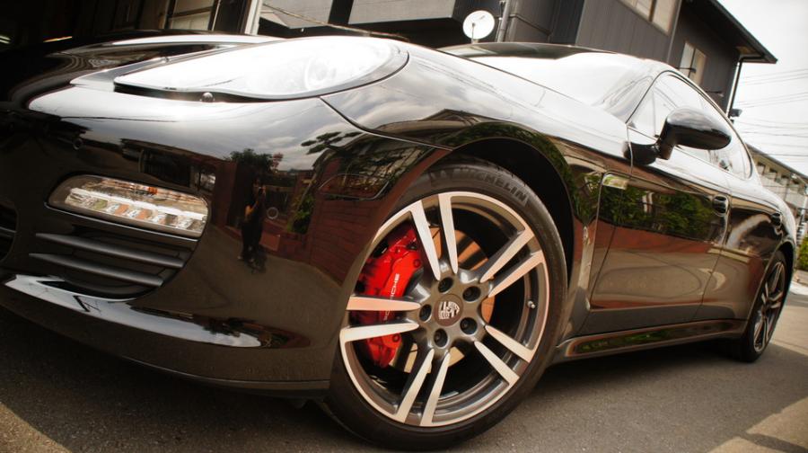 キャリパー塗装施工事例：ポルシェパナメーラ・キャリパー塗装　COLOR:#001 Italian losso solid IMG28_1358_eF6GaH_sub6.jpg