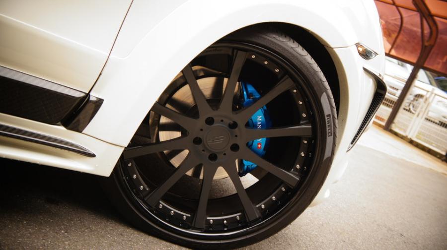 ポルシェカイエン　キャリパー塗装　COLOR：#061 royal sky blue